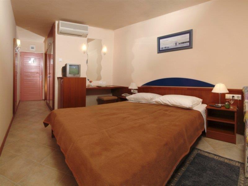 Brzet Hotel Omis Exterior photo